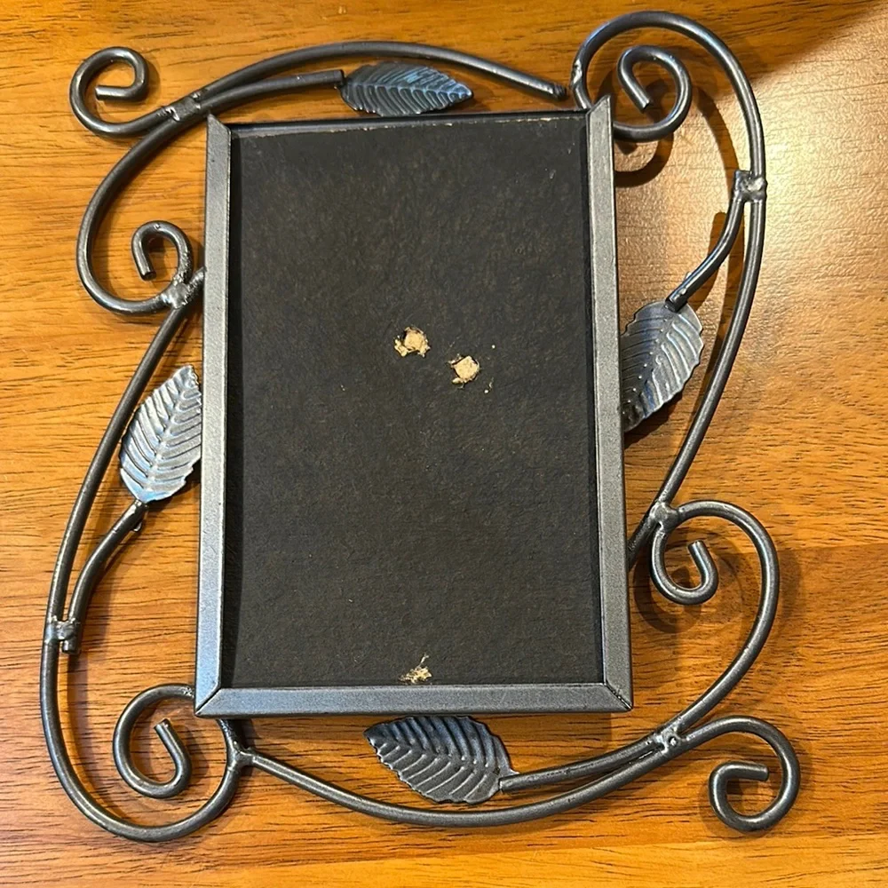 Elegant Black and Gold Leaf Photo Frame